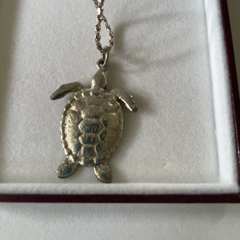 NWT Sterling Silver Sea Turtle Charm And Necklace 16 Inches - Picture 2 of 11